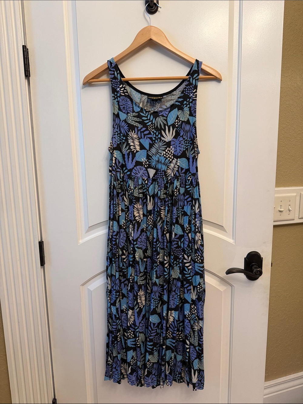 NOOWORKS Naomi Sleeveless Blue & Black Leaf-Print Midi Dress S